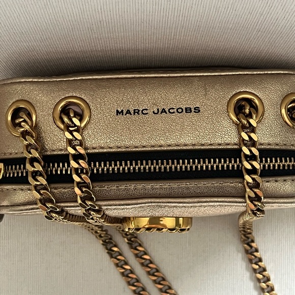 Marc Jacob’s Glam shot Metallic Crossbody soft gold leather bag - Picture 4 of 14